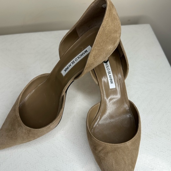 Manolo Blahnik Women's Tan Suede Pumps - Picture 5 of 9